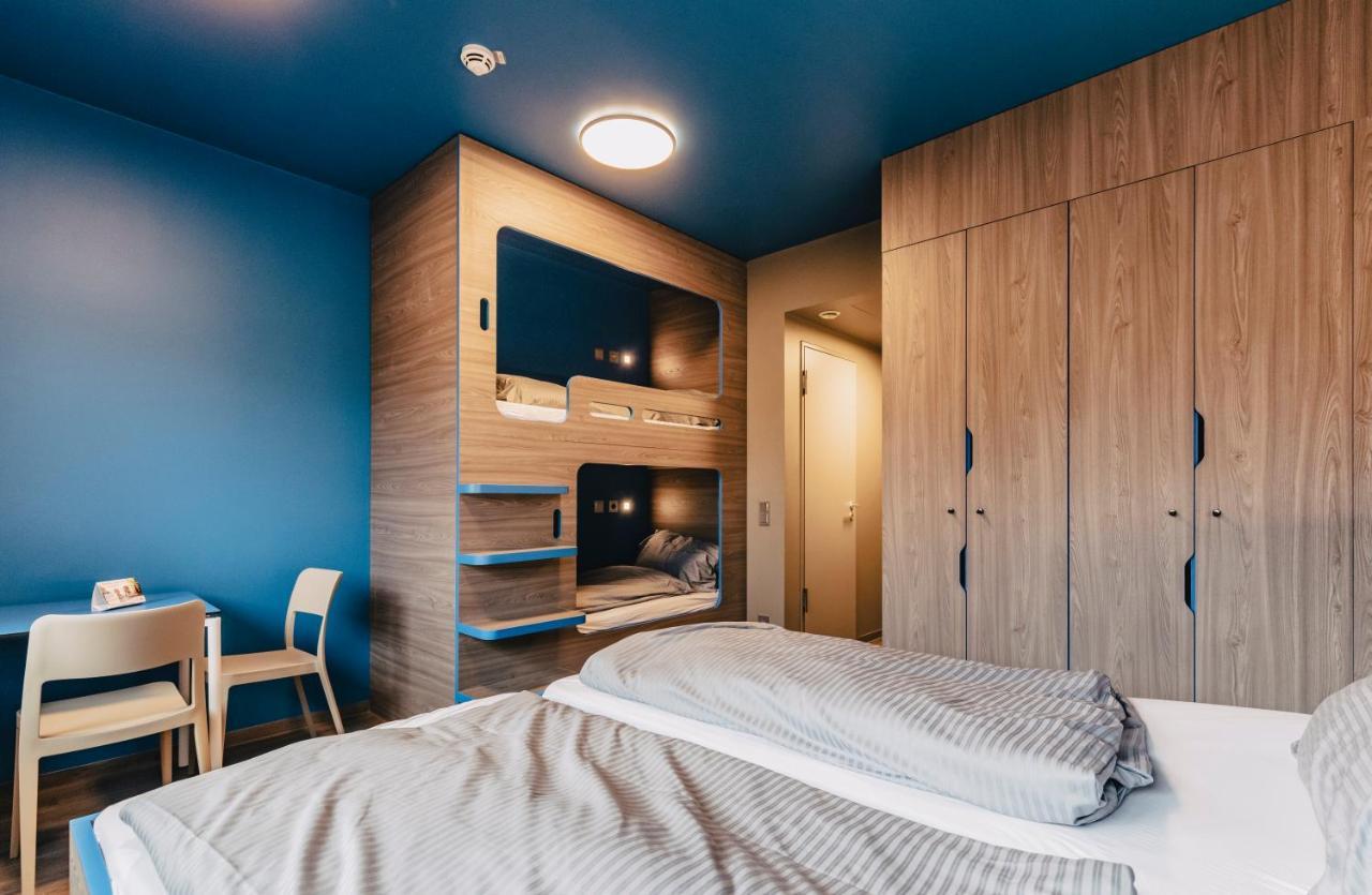 Vierbettzimmer mit Bad